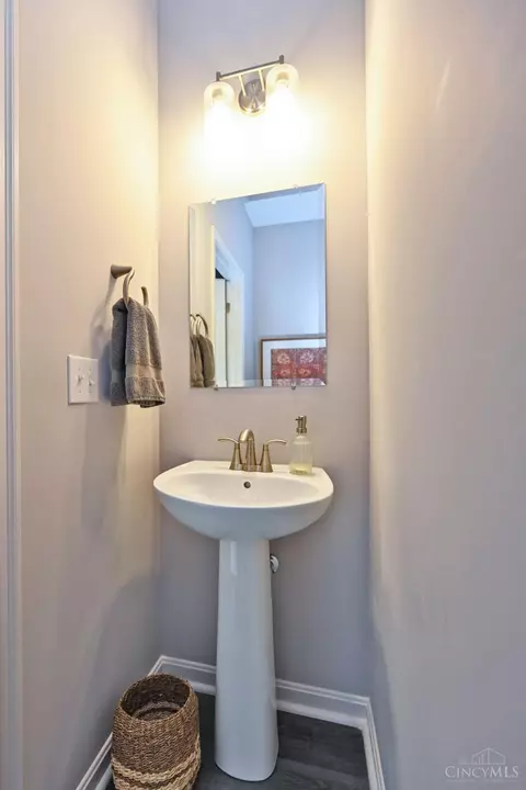 Bath - 970 Crestpoint Ct, Cincinnati, OH 45245 photo 1 of 5