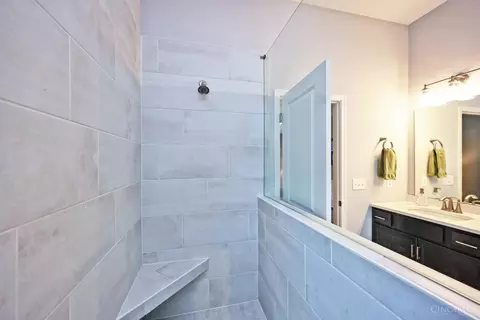Bath - 970 Crestpoint Ct, Cincinnati, OH 45245 photo 4 of 5