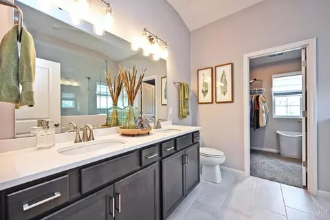 Bath - 970 Crestpoint Ct, Cincinnati, OH 45245 photo 2 of 5