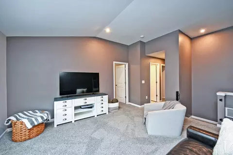 Entry Way - 970 Crestpoint Ct, Cincinnati, OH 45245 photo 4 of 4