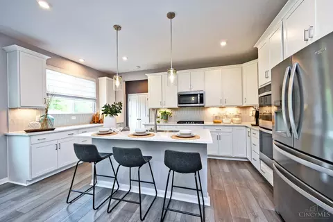 Kitchen - 970 Crestpoint Ct, Cincinnati, OH 45245 photo 2 of 7