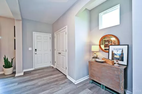 Entry Way - 970 Crestpoint Ct, Cincinnati, OH 45245 photo 1 of 4