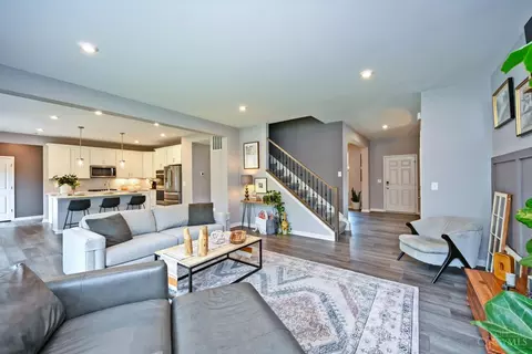 Living - 970 Crestpoint Ct, Cincinnati, OH 45245 photo 2 of 4