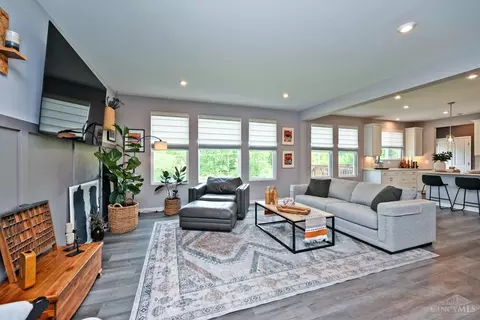 Living - 970 Crestpoint Ct, Cincinnati, OH 45245 photo 1 of 4