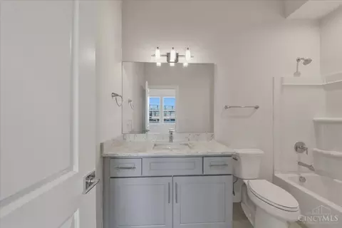 Bath - 3912 Edwards Rd, Cincinnati, OH 45209 photo 7 of 7