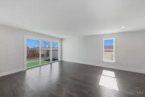 Living - 3912 Edwards Rd, Cincinnati, OH 45209 photo 9 of 11