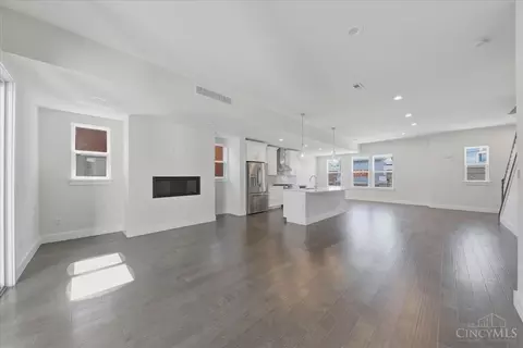 Living - 3912 Edwards Rd, Cincinnati, OH 45209 photo 8 of 11
