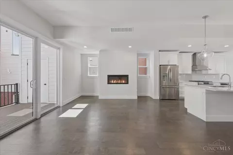 Living - 3912 Edwards Rd, Cincinnati, OH 45209 photo 7 of 11