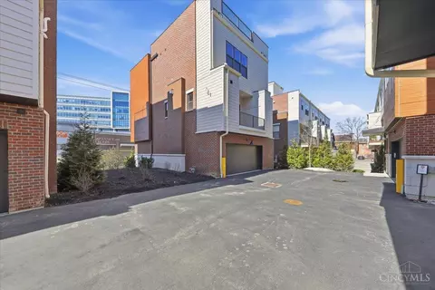 Exterior - 3912 Edwards Rd, Cincinnati, OH 45209 photo 4 of 4
