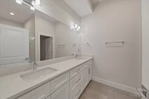 Bath - 3912 Edwards Rd, Cincinnati, OH 45209 photo 3 of 7