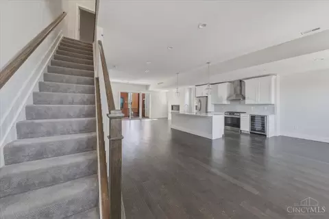 Entry Way - 3912 Edwards Rd, Cincinnati, OH 45209 photo 2 of 4