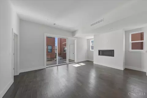 Living - 3912 Edwards Rd, Cincinnati, OH 45209 photo 5 of 11