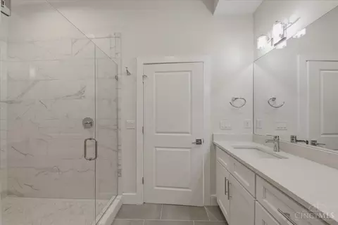 Bath - 3912 Edwards Rd, Cincinnati, OH 45209 photo 5 of 7