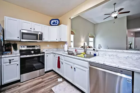 Kitchen - 4141 Gensen Loop, Cincinnati, OH 45245 photo 2 of 2