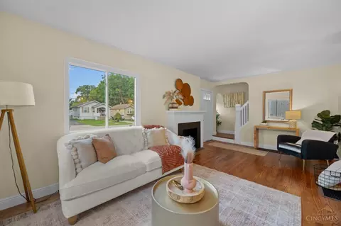 Living - 6838 Roe St, Cincinnati, OH 45227 photo 2 of 4