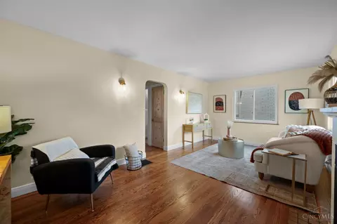 Living - 6838 Roe St, Cincinnati, OH 45227 photo 1 of 4