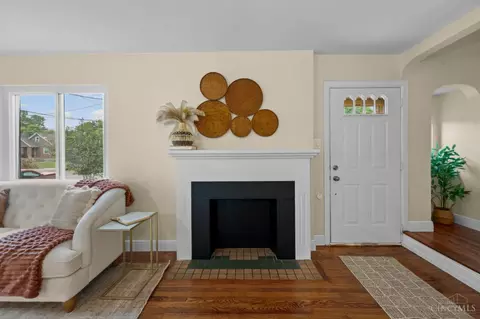 Entry Way - 6838 Roe St, Cincinnati, OH 45227 photo 1 of 3