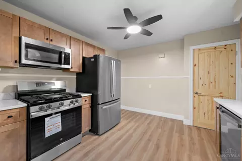 Kitchen - 6838 Roe St, Cincinnati, OH 45227 photo 4 of 5