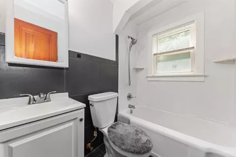 Bath - 1742 Ashbrook Dr, Cincinnati, OH 45238 photo 1 of 1