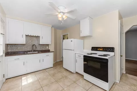Kitchen - 1742 Ashbrook Dr, Cincinnati, OH 45238 photo 2 of 2