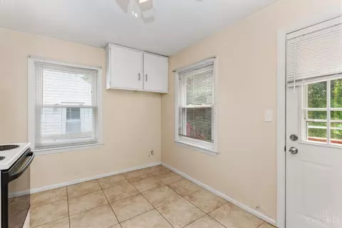 Entry Way - 1742 Ashbrook Dr, Cincinnati, OH 45238 photo 2 of 3