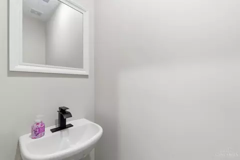 Bath - 2585 Moler Rd, Goshen, OH 45122 photo 4 of 4
