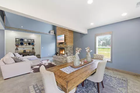 Dining - 2585 Moler Rd, Goshen, OH 45122 photo 1 of 4