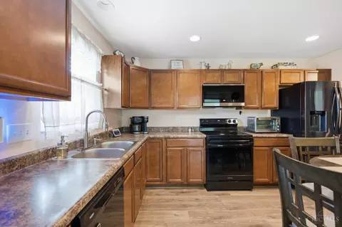 Kitchen - 914 Conner Dr, Hamilton, OH 45013 photo 4 of 4