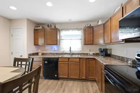 Kitchen - 914 Conner Dr, Hamilton, OH 45013 photo 3 of 4