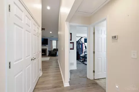 Entry Way - 914 Conner Dr, Hamilton, OH 45013 photo 3 of 5