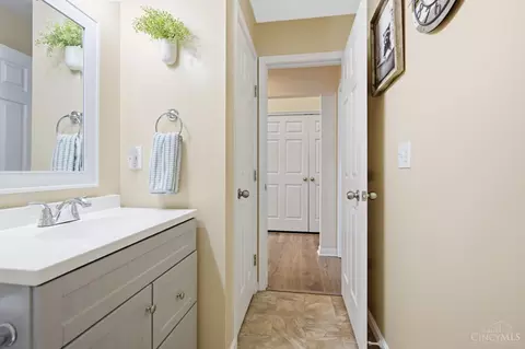 Bath - 914 Conner Dr, Hamilton, OH 45013 photo 2 of 3