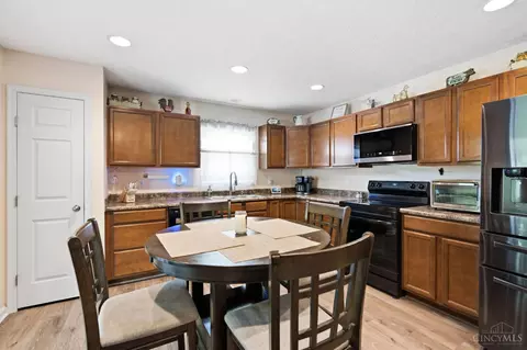 Kitchen - 914 Conner Dr, Hamilton, OH 45013 photo 2 of 4