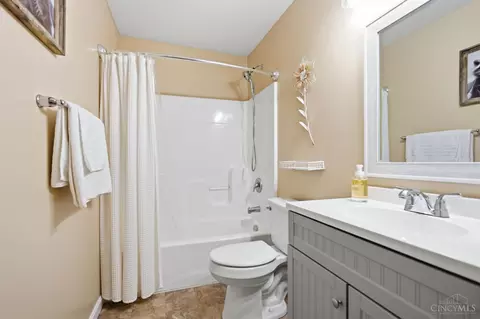 Bath - 914 Conner Dr, Hamilton, OH 45013 photo 1 of 3