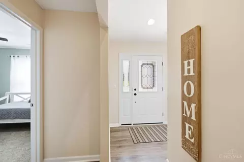 Entry Way - 914 Conner Dr, Hamilton, OH 45013 photo 2 of 5