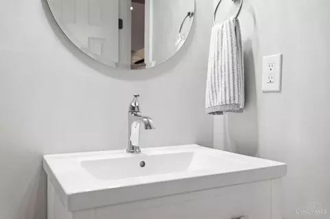 Bath - 5480 Dengail Dr, Cincinnati, OH 45238 photo 1 of 3
