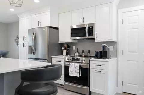 Kitchen - 5480 Dengail Dr, Cincinnati, OH 45238 photo 5 of 6