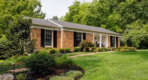 100 Fieldstone Dr, Terrace Park, OH 45174
