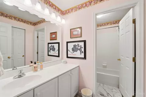 Bath - 4139 Brandonmore Dr, Cincinnati, OH 45255 photo 4 of 8