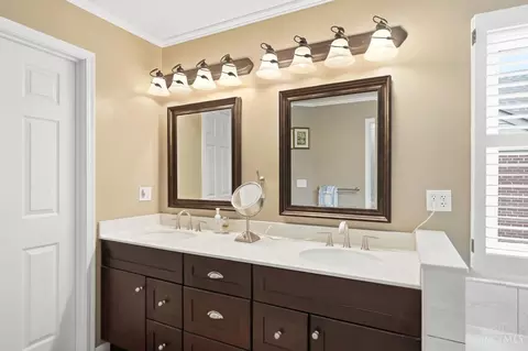 Bath - 4139 Brandonmore Dr, Cincinnati, OH 45255 photo 7 of 8