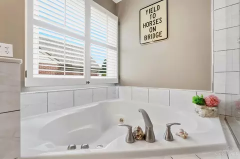 Bath - 4139 Brandonmore Dr, Cincinnati, OH 45255 photo 5 of 8