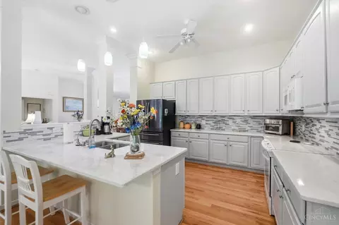 Kitchen - 4139 Brandonmore Dr, Cincinnati, OH 45255 photo 5 of 6
