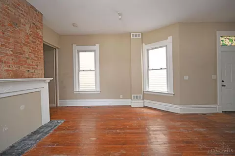 Living - 3020 Hackberry St, Cincinnati, OH 45206 photo 8 of 10