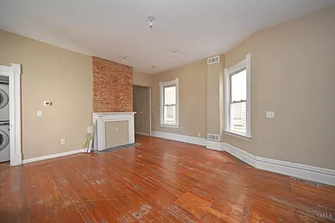 Living - 3020 Hackberry St, Cincinnati, OH 45206 photo 9 of 10