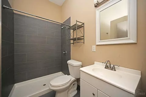 Bath - 3020 Hackberry St, Cincinnati, OH 45206 photo 3 of 4