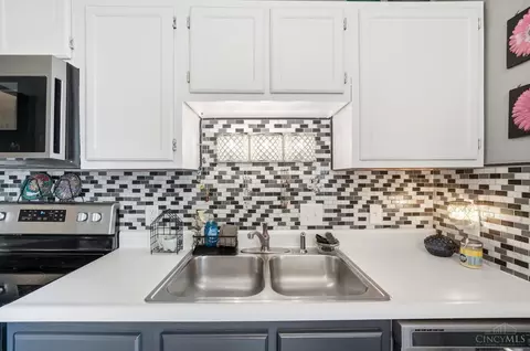 Kitchen - 3935 School Section Rd, Cheviot, OH 45211 photo 4 of 7
