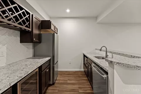 Kitchen - 7082 Birkdale Dr, Hamilton Township, OH 45039 photo 5 of 5