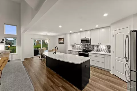 Kitchen - 7082 Birkdale Dr, Hamilton Township, OH 45039 photo 3 of 5