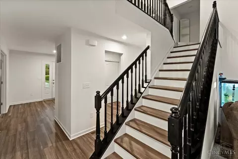 Entry Way - 7082 Birkdale Dr, Hamilton Township, OH 45039 photo 6 of 13