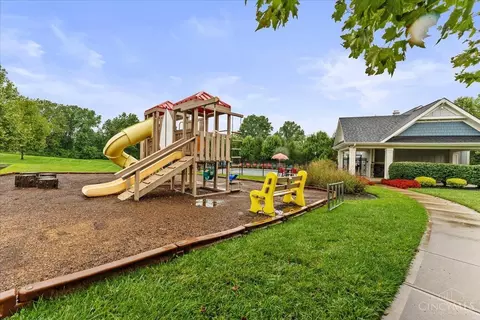 Exterior - 7082 Birkdale Dr, Hamilton Township, OH 45039 photo 6 of 6