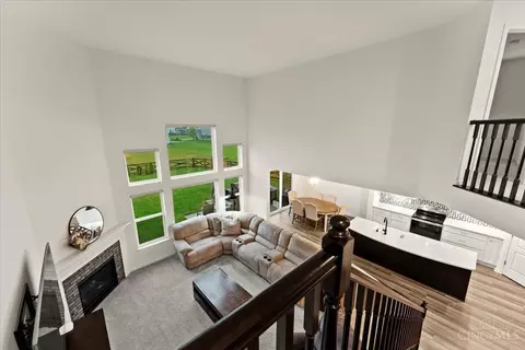 Entry Way - 7082 Birkdale Dr, Hamilton Township, OH 45039 photo 8 of 13